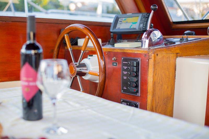 Book yachts online - motorboat - Leut - Vagabundo - rent