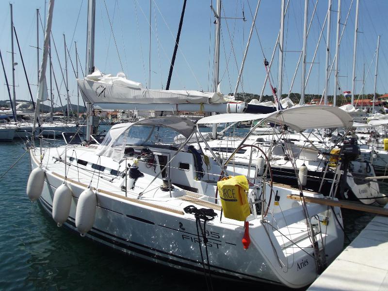 Book yachts online - sailboat - First 35 - Gemini - rent