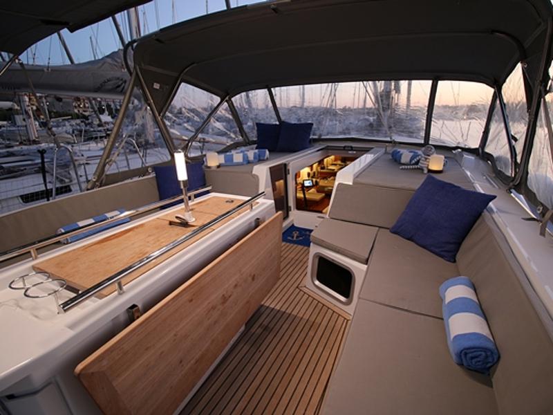 Book yachts online - sailboat - Oceanis 51.1 First Line - Pisces - rent