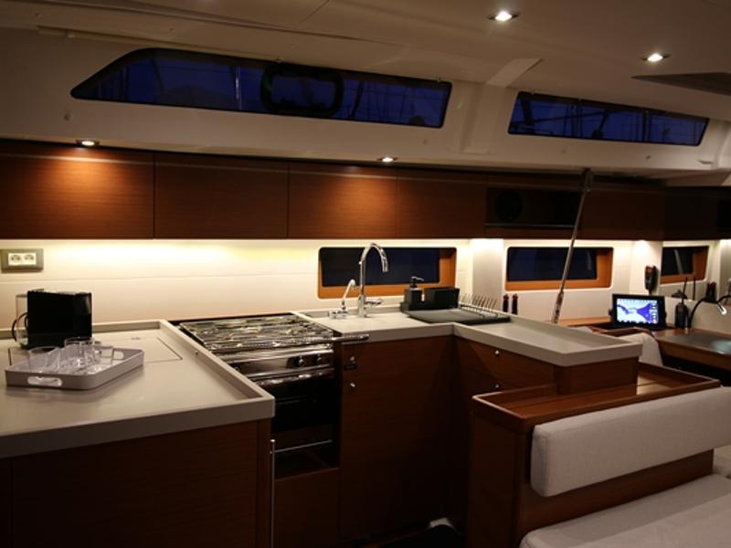 Book yachts online - sailboat - Oceanis 51.1 First Line - Pisces - rent