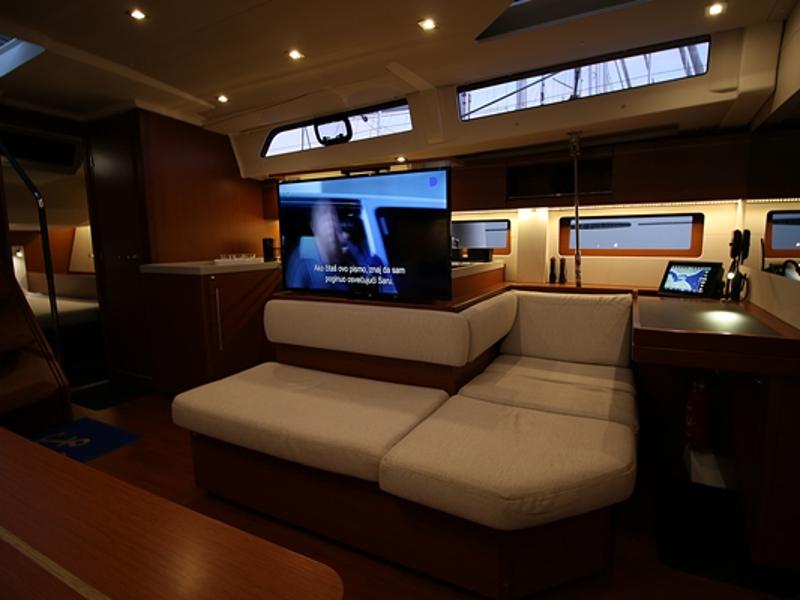 Book yachts online - sailboat - Oceanis 51.1 First Line - Pisces - rent