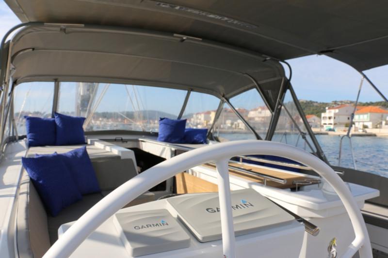 Book yachts online - sailboat - Oceanis 51.1 First Line - Pisces - rent