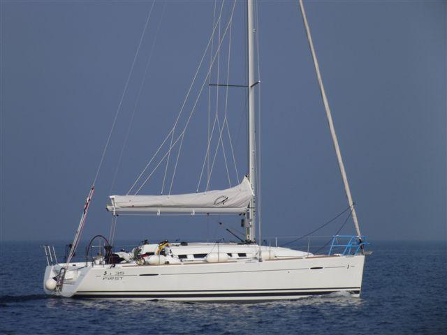 Book yachts online - sailboat - First 35 - Scorpio - rent