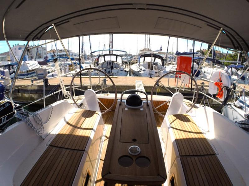 Book yachts online - sailboat - Bavaria Cruiser 37 - Diana - rent