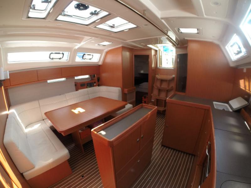 Book yachts online - sailboat - Bavaria Cruiser 46 - Dafne - rent