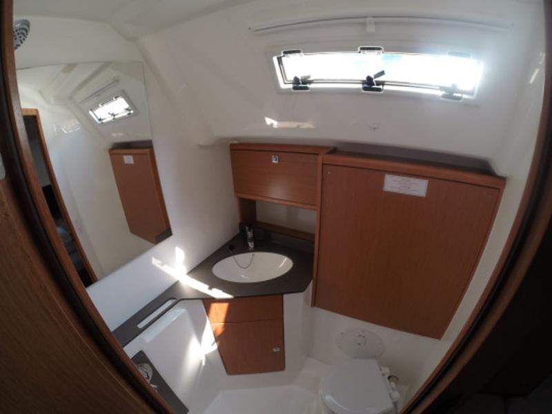 Book yachts online - sailboat - Bavaria Cruiser 46 - Dafne - rent