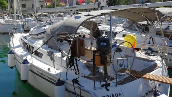 Book yachts online - sailboat - Bavaria Cruiser 33 - Driada - rent