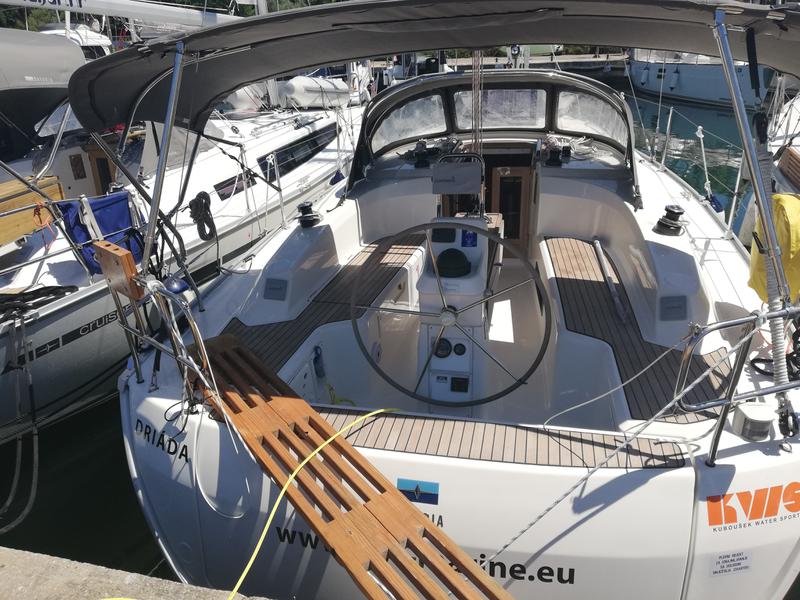 Book yachts online - sailboat - Bavaria Cruiser 33 - Driada - rent