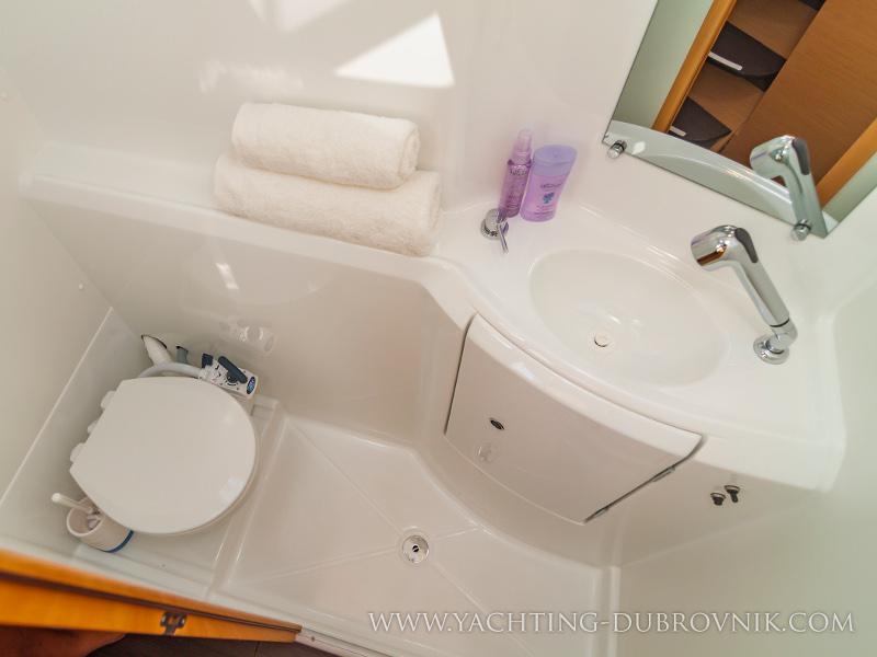 Book yachts online - catamaran - Lagoon 380 - Gratia - rent