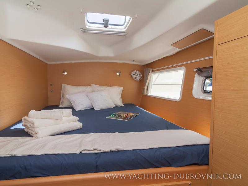 Book yachts online - catamaran - Lagoon 380 - Gratia - rent