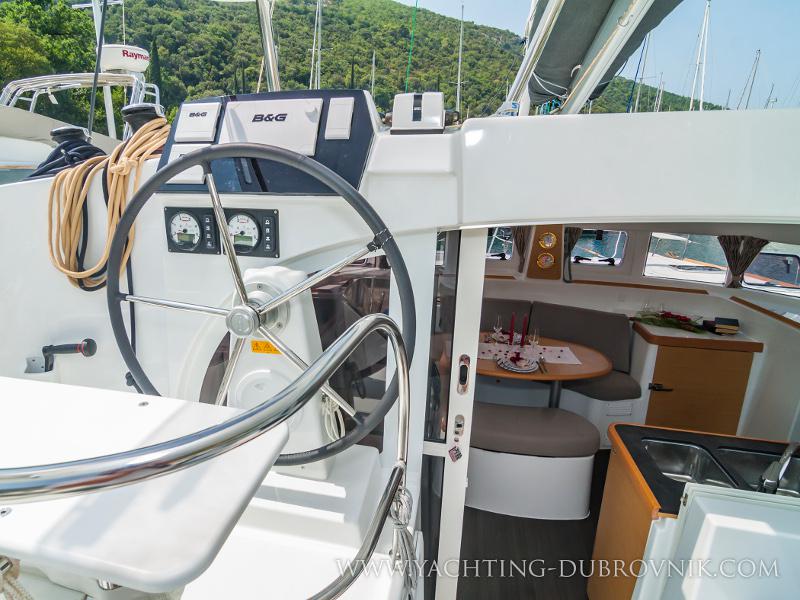 Book yachts online - catamaran - Lagoon 380 - Gratia - rent