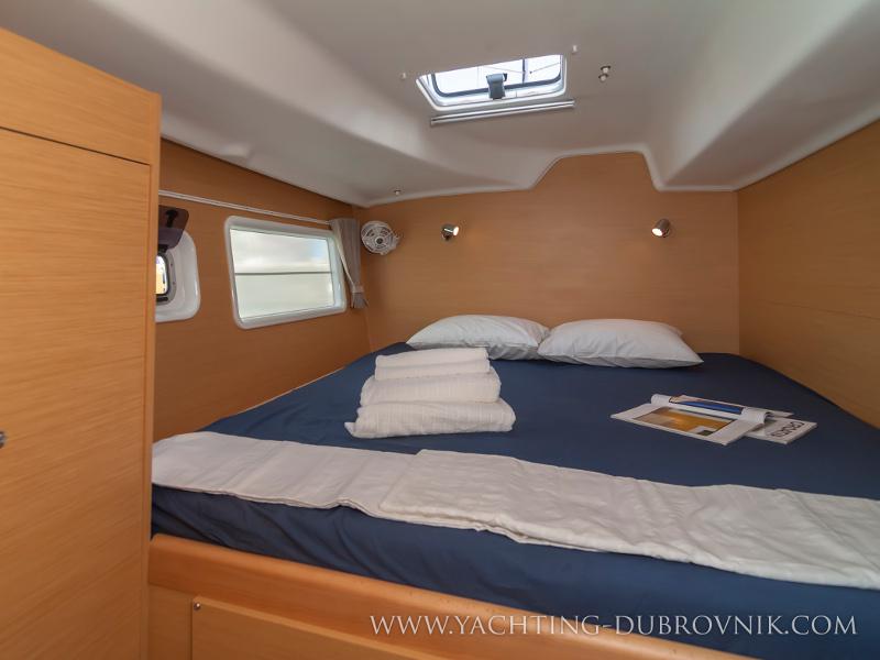 Book yachts online - catamaran - Lagoon 380 - Gratia - rent
