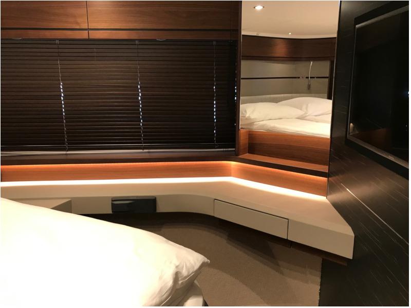 Book yachts online - motorboat - Princess S65 - MIRNO MORE - rent