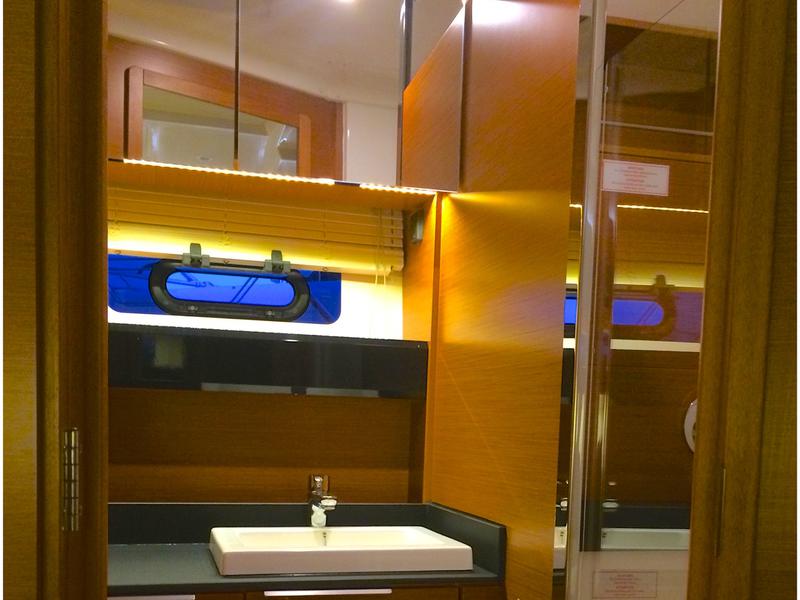 Book yachts online - motorboat - Bavaria 400 Coupe - CARPE DIEM - rent