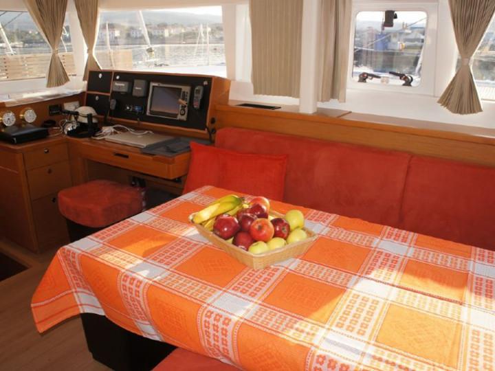 Book yachts online - catamaran - Lagoon 450 - LA PERLA FLORENTINA - rent