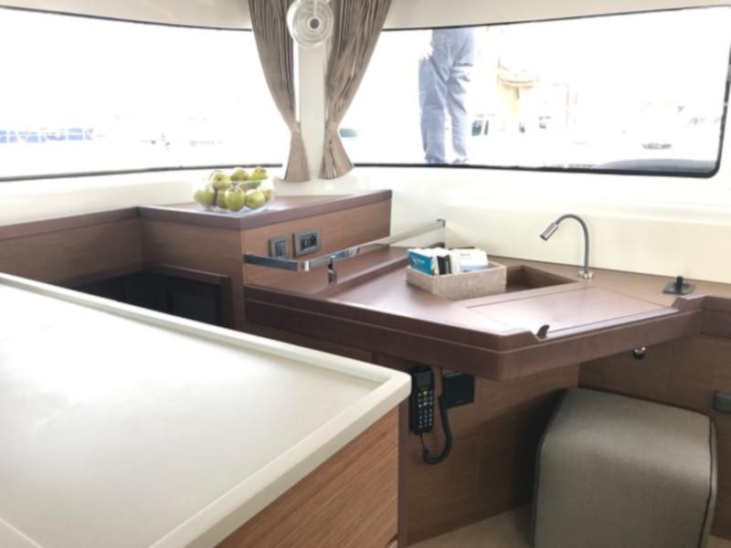 Book yachts online - catamaran - Lagoon 46 - BUTTERFLY - rent