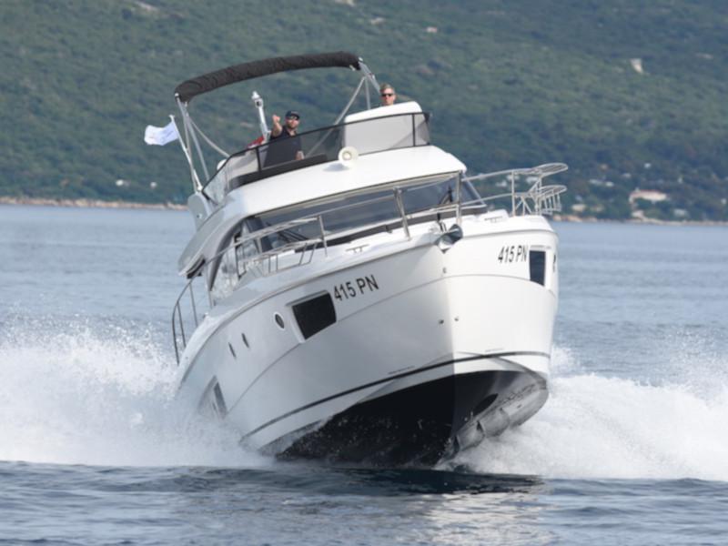 Book yachts online - motorboat - Bavaria Virtess 420 Fly - CAPTAIN BLUE - rent