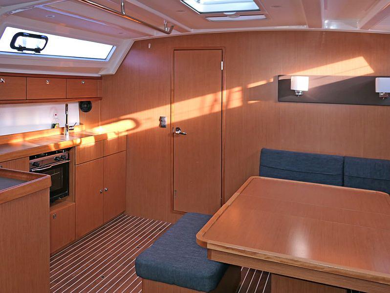 Book yachts online - sailboat - Bavaria Cruiser 46 - Amelva - rent