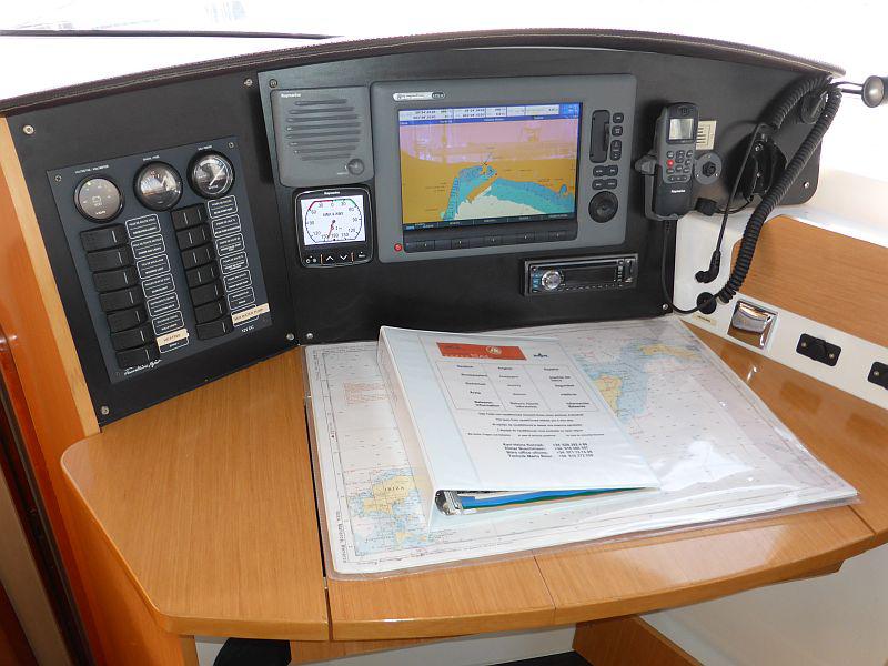 Book yachts online - catamaran - Lipari 41 - Lionheart - rent