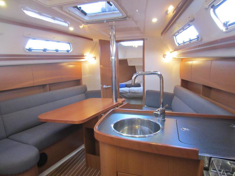 Book yachts online - sailboat - Hanse 325 - Aurelia - rent