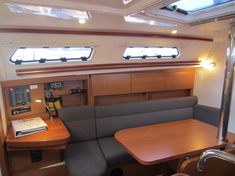 Book yachts online - sailboat - Hanse 325 - Aurelia - rent