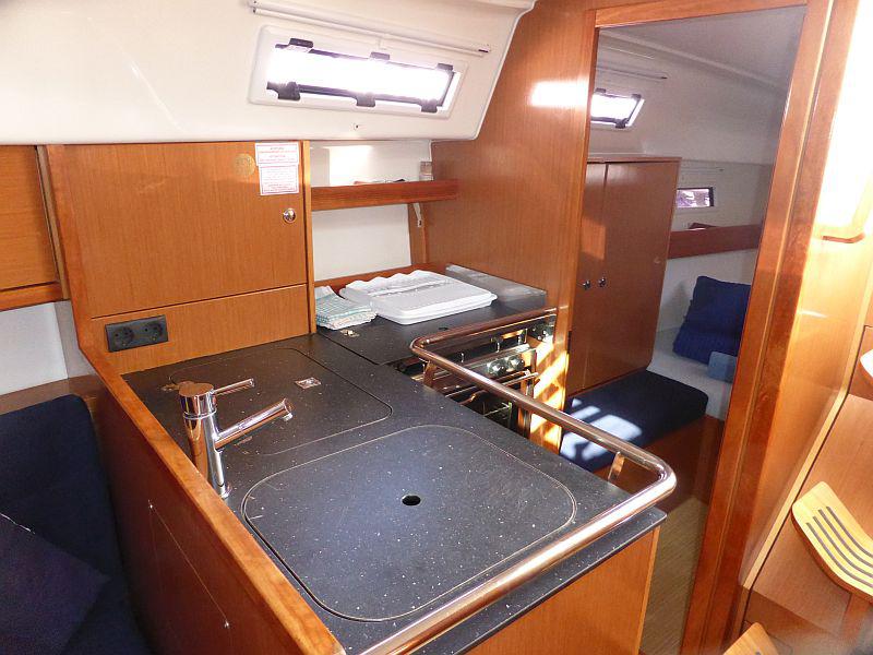 Book yachts online - sailboat - Bavaria Cruiser 32 - Nenita - rent