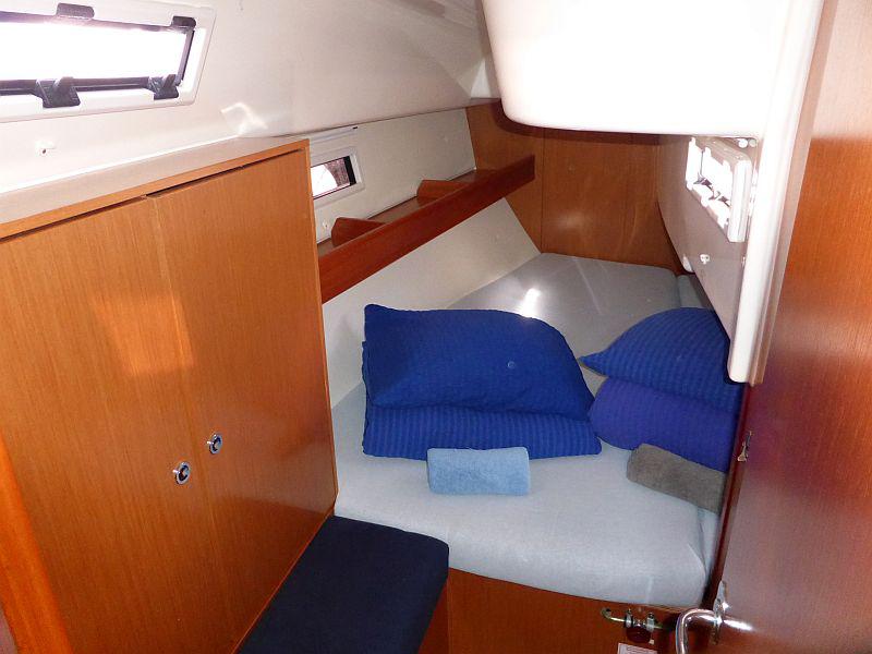 Book yachts online - sailboat - Bavaria Cruiser 32 - Nenita - rent