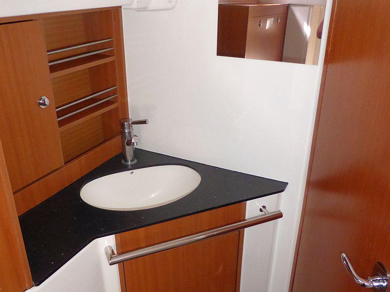 Book yachts online - sailboat - Bavaria Cruiser 32 - Nenita - rent