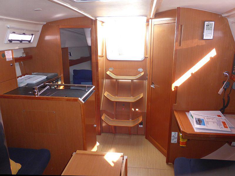 Book yachts online - sailboat - Bavaria Cruiser 32 - Nenita - rent