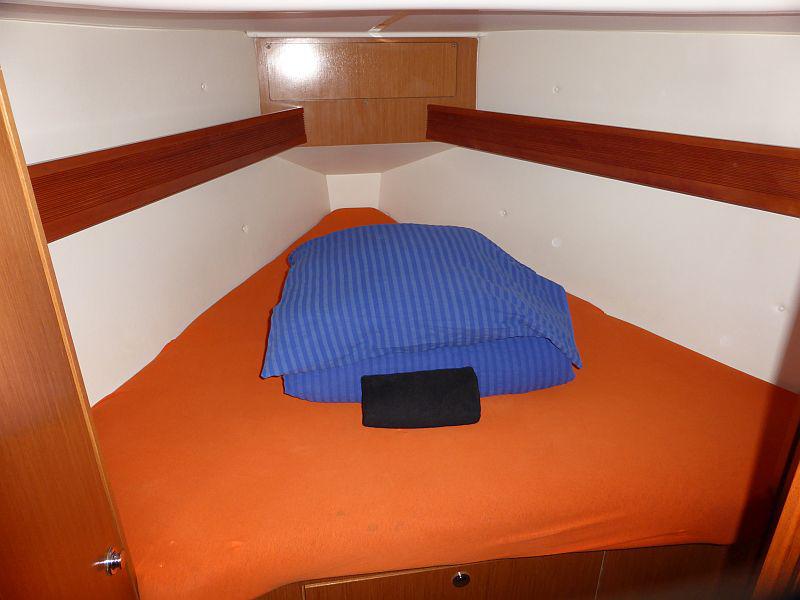 Book yachts online - sailboat - Bavaria Cruiser 32 - Nenita - rent