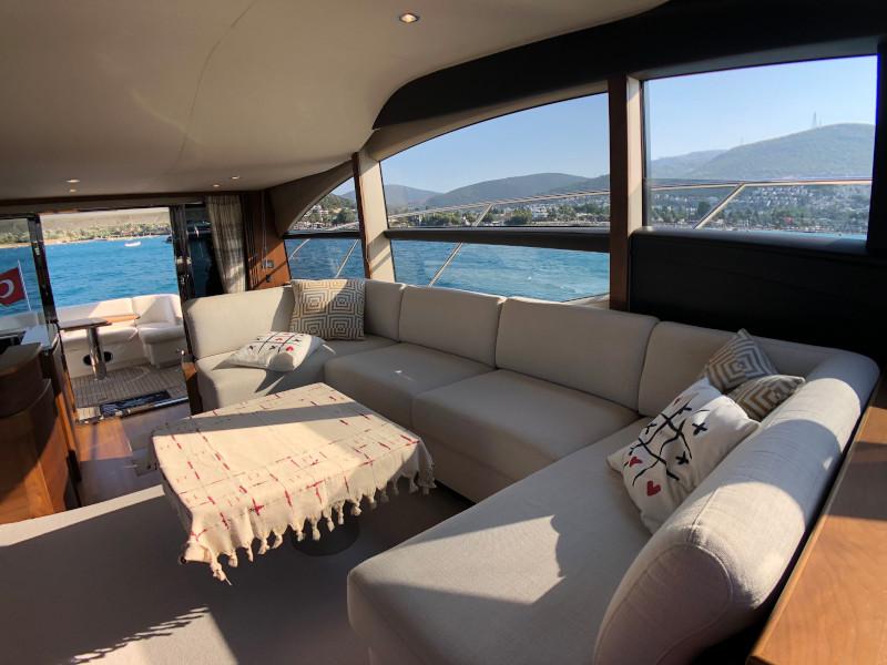Book yachts online - motorboat - Princess 52 Fly - Miracle - rent