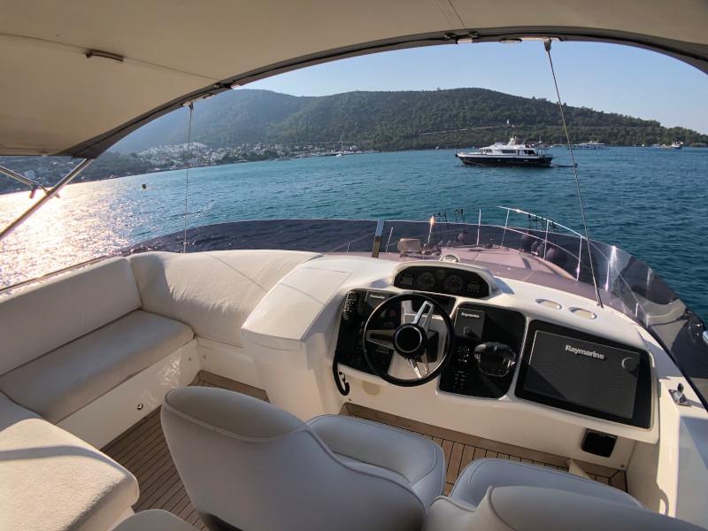 Book yachts online - motorboat - Princess 52 Fly - Miracle - rent