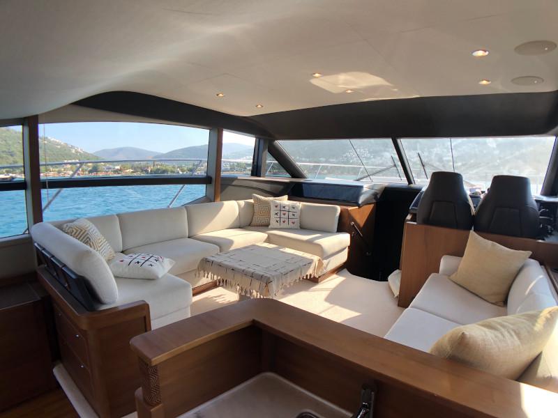 Book yachts online - motorboat - Princess 52 Fly - Miracle - rent