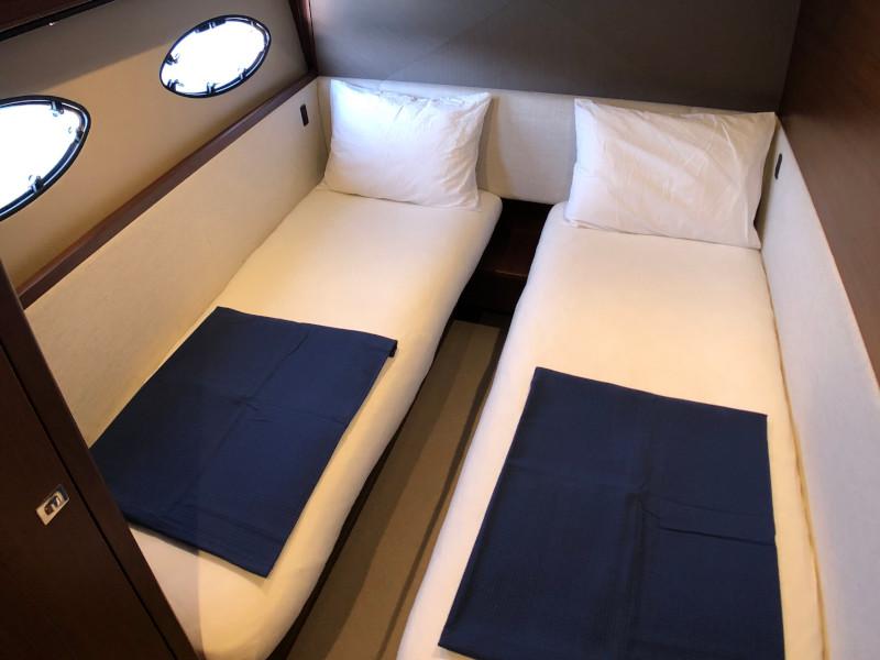 Book yachts online - motorboat - Princess 52 Fly - Miracle - rent