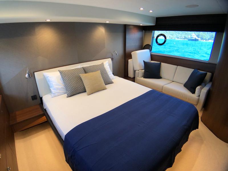 Book yachts online - motorboat - Princess 52 Fly - Miracle - rent