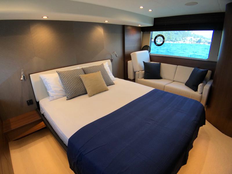 Book yachts online - motorboat - Princess 52 Fly - Miracle - rent