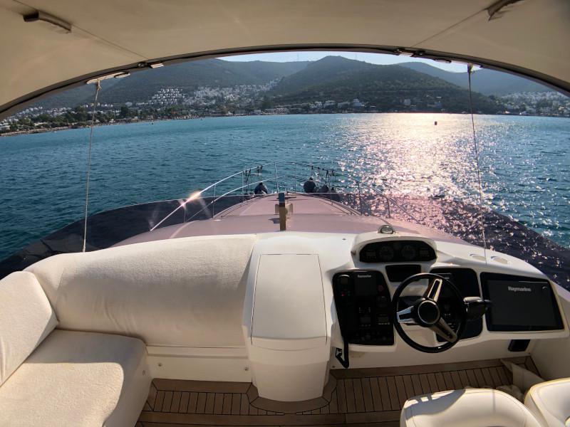 Book yachts online - motorboat - Princess 52 Fly - Miracle - rent