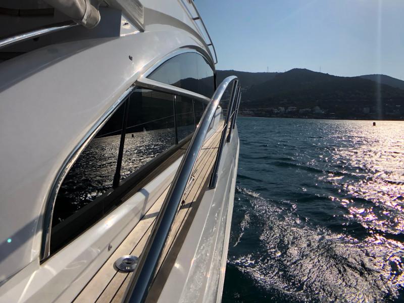 Book yachts online - motorboat - Princess 52 Fly - Miracle - rent
