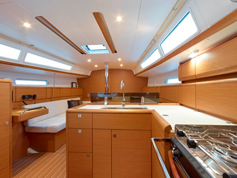 Book yachts online - sailboat - Sun Odyssey 379 - EC- 379-14-G - rent