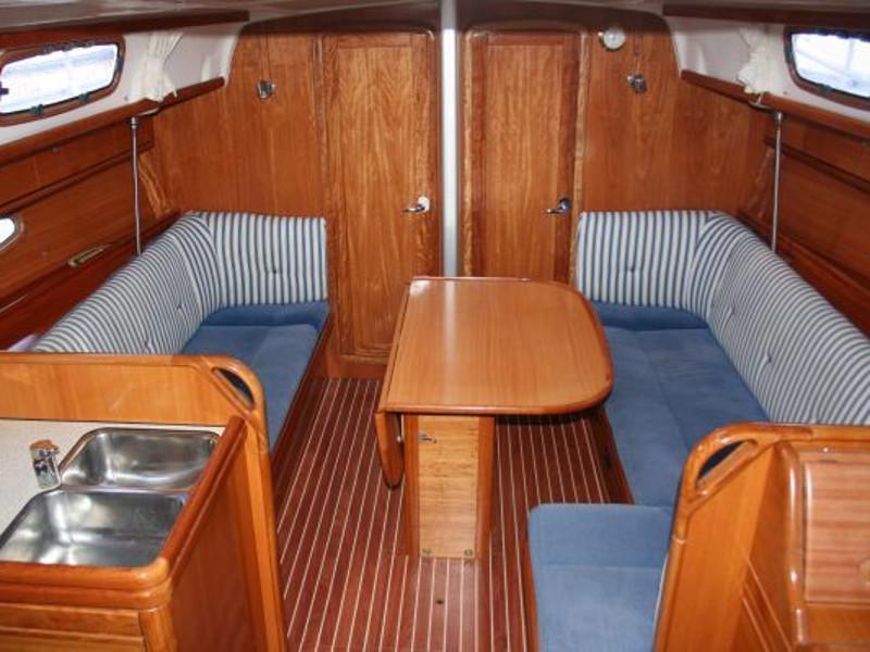 Book yachts online - sailboat - Bavaria 37 Cruiser - EC- 37B-07-CR - rent