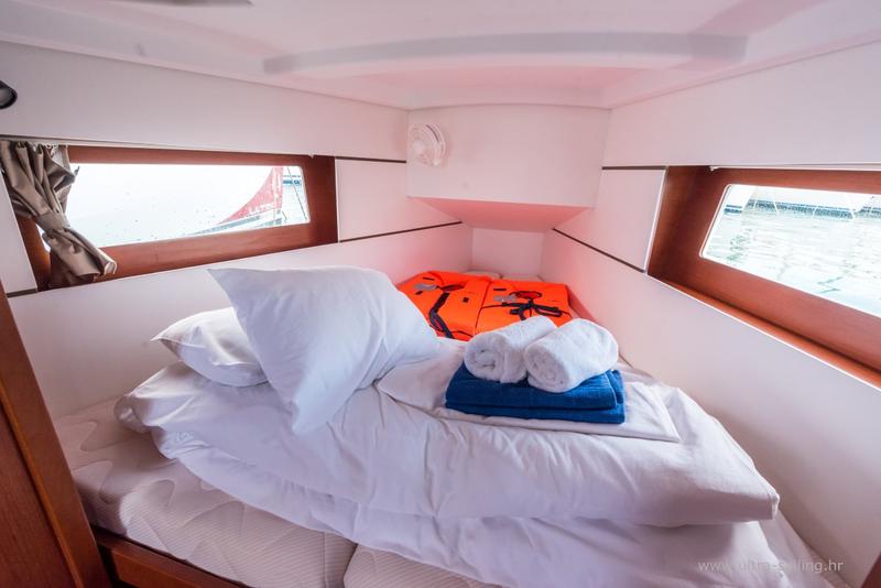 Book yachts online - sailboat - Oceanis 35.1 - BELA - rent