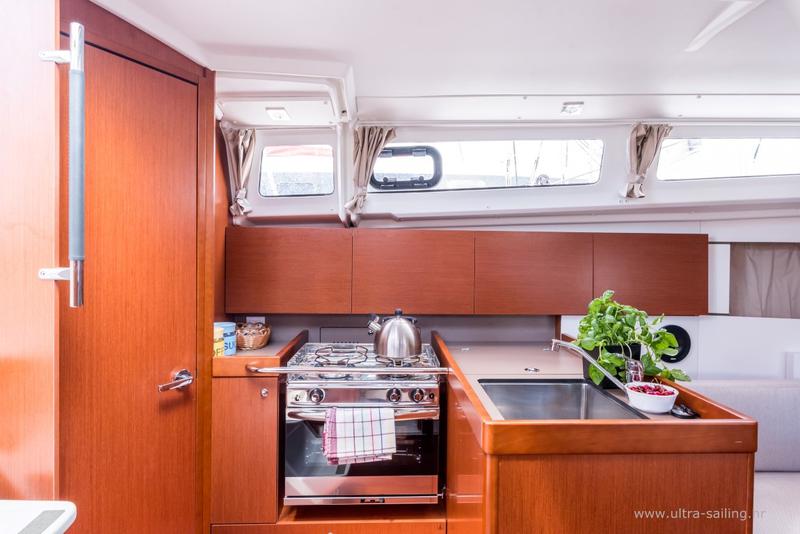 Book yachts online - sailboat - Oceanis 35.1 - BELA - rent