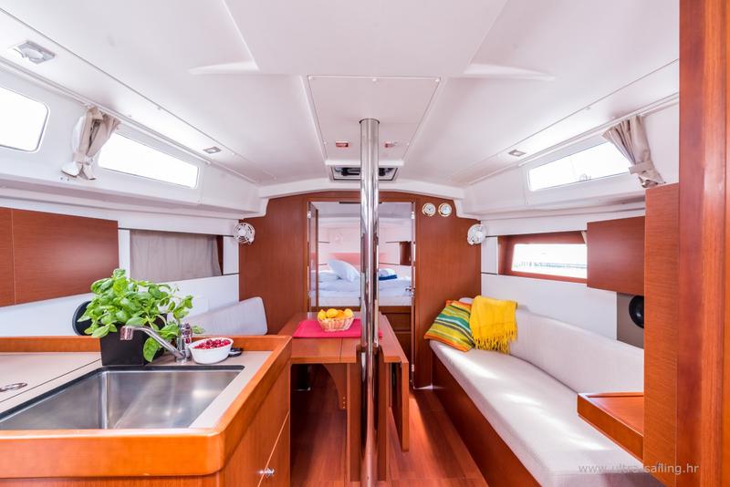 Book yachts online - sailboat - Oceanis 35.1 - BELA - rent