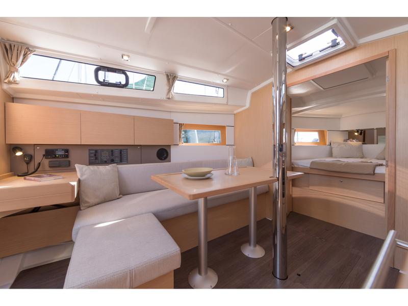 Book yachts online - sailboat - Oceanis 38.1 - CVITA - rent