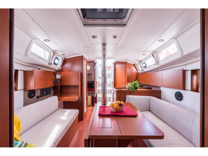 Book yachts online - sailboat - Oceanis 35.1 - LAMPUGA - rent