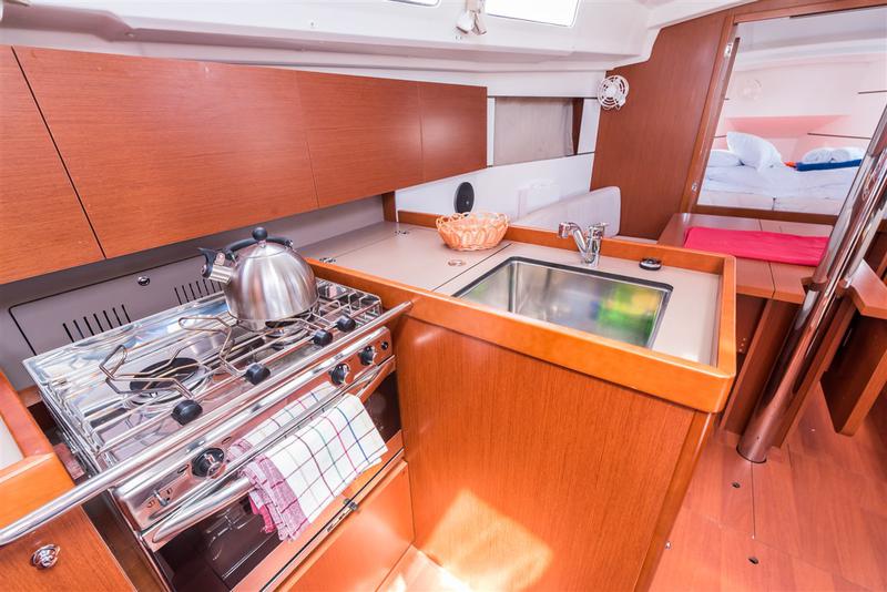 Book yachts online - sailboat - Oceanis 35.1 - LAMPUGA - rent