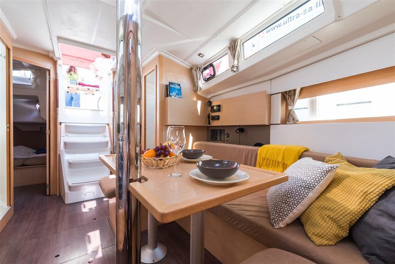 Book yachts online - sailboat - Oceanis 38 - RUSALKA - rent