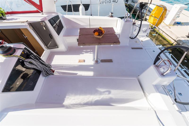 Book yachts online - sailboat - Oceanis 38 - RUSALKA - rent