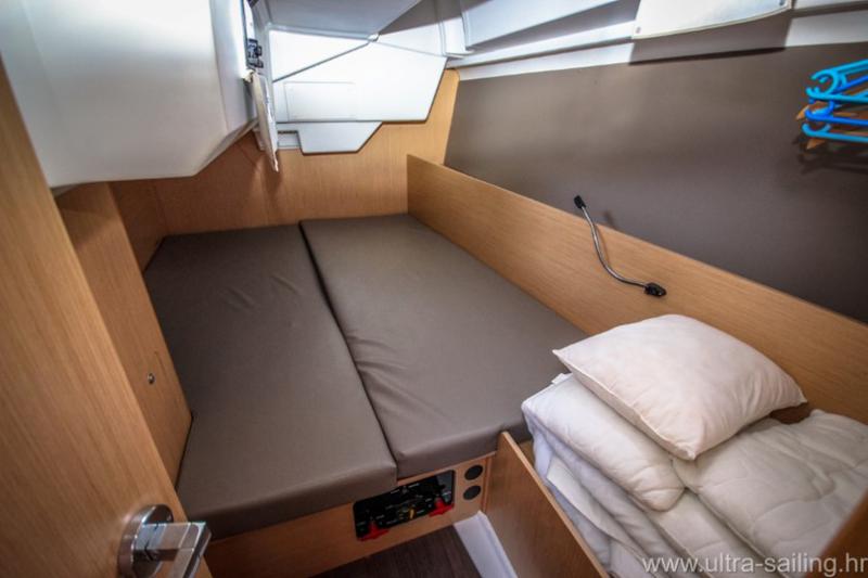 Book yachts online - sailboat - Oceanis 38 - LA GAFFE - rent