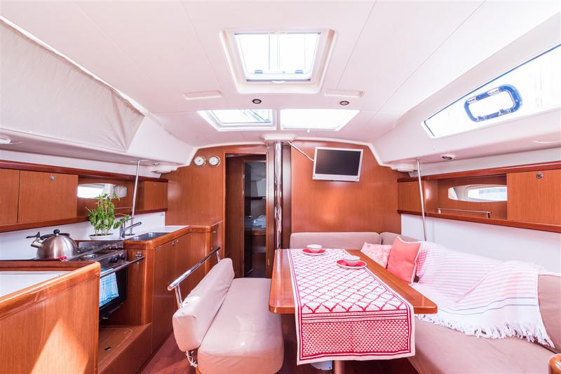 Book yachts online - sailboat - Oceanis 43 - SREBRNA II - rent